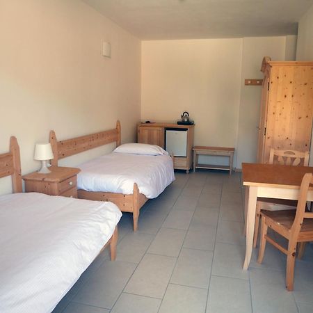 Hotel Elbele Garni Folgaria Quarto foto